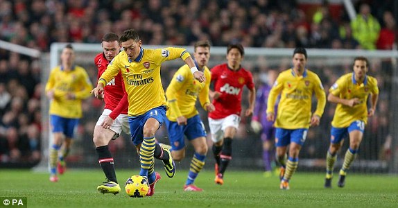  	Dù có Ozil, Arsenal vẫn chỉ là "những đứa trẻ" trước Man United