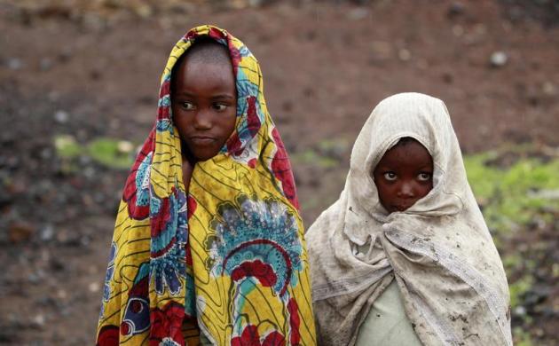 Các bé gái trở thành người vô gia cư sau cuộc xung đột giữa quân đội chính phủ và phiến quân ở Goma, Congo.