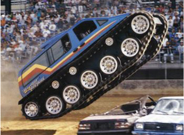 Xe tăng Bigfoot Fastrax được phát triển vào năm 1988 dựa trên xe bọc thép M84. Sự kết hợp này khiến Bigfoot Fastrax trông như một “quái vật”.