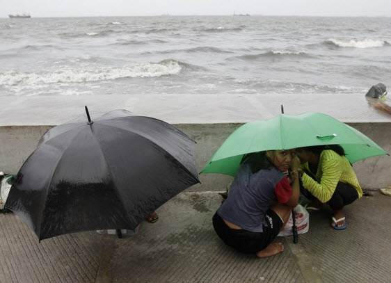 Trung Quốc nâng mức báo động đỏ vì siêu bão Utor