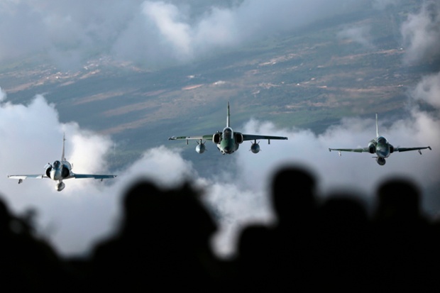 Các máy bay chiến đấu tham gia cuộc tập trận đa quốc gia CRUZEX do Không quân Brazil tổ chức tại thành phố Natal in Rio Grande do Norte. Cuộc tập trận có sự tham gia của Brazil, Canada, Chile, Colombia, Ecuador, Mỹ, Uruguay và Venezuela.