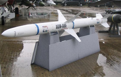 Tên lửa chống radar AGM-88E.