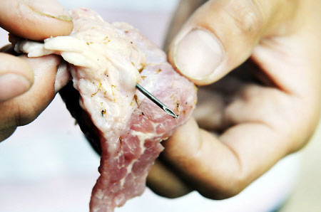 Đài Loan: Dùng thịt lợn chết nấu bữa ăn trưa cho học sinh