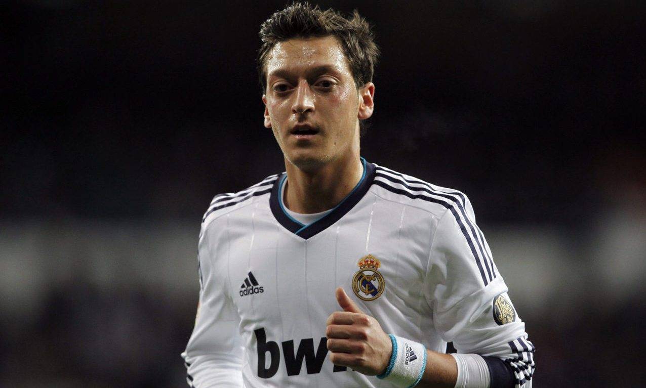 Tiết lộ: Vì bố tham lam, Ozil bị Real đẩy sang Arsenal