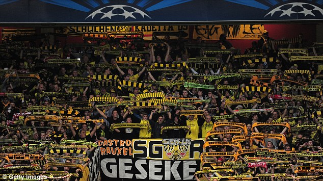  	CĐV Dortmund quá đỗi cuồng nhiệt