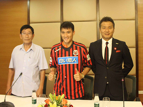  	Công Vinh chuyển tới Sapporo thi đấu 6 tháng theo dạng cho mượn từ SLNA