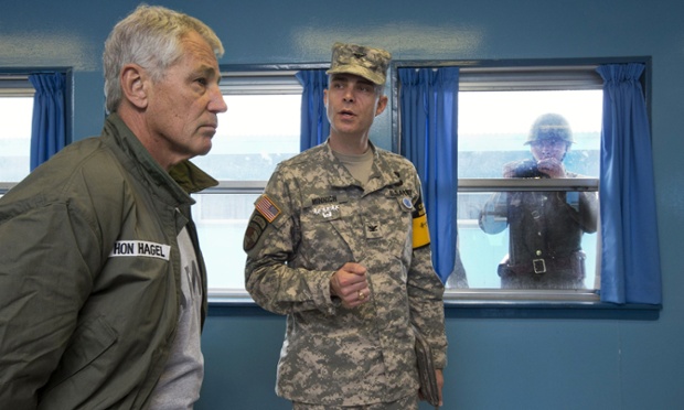 Bộ trưởng Quốc phòng Mỹ Chuck Hagel tới thăm ngôi làng của LHQ tại khu vực phi quân sự giữa hai miền trên bán đảo Triều Tiên.