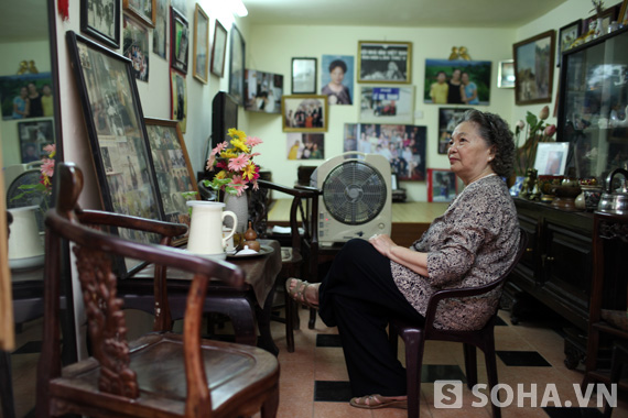  	Mỗi khi rảnh rỗi nghệ sĩ Lê Mai lại ngồi ngắm những bức ảnh như một cách thư giãn và nhớ về những kỷ niệm của bà.