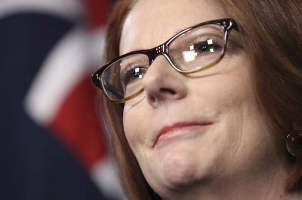 Khuôn mặt buồn rầu của nữ Thủ tướng Australia Julia Gillard trong buổi họp báo sau khi bà thua cựu ngoại trưởng Kevin Rudd trong cuộc bầu cử chủ tịch đảng cầm quyền và mất ghế vào tay đối thủ.
