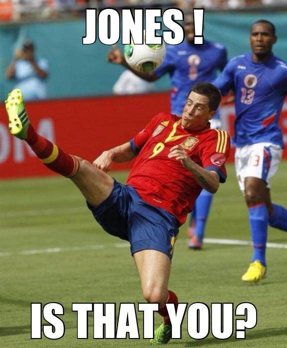 
	Torres đang học Phil Jones?
