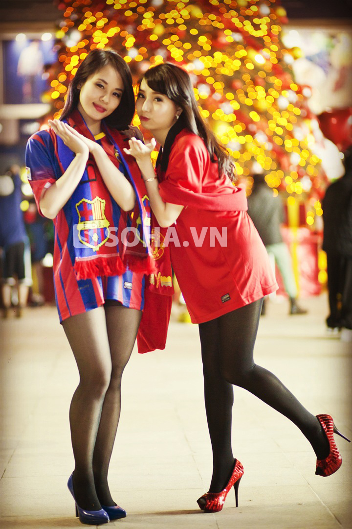  	Hai fan Việt xinh đẹp gửi lời chúc Giáng sinh an lành tới CLB yêu mến