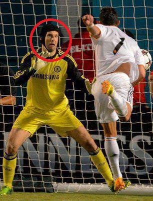 
	Khuôn mặt Cech khi đối đầu với Ronaldo