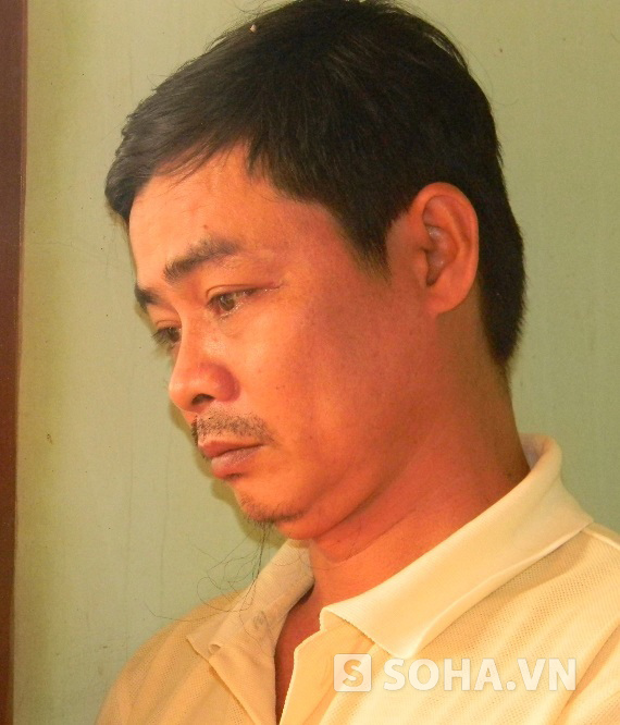 Đôi mắt thất thần của anh Nguyễn Văn Tâm, bố nạn nhân Nguyễn Hoàng Long