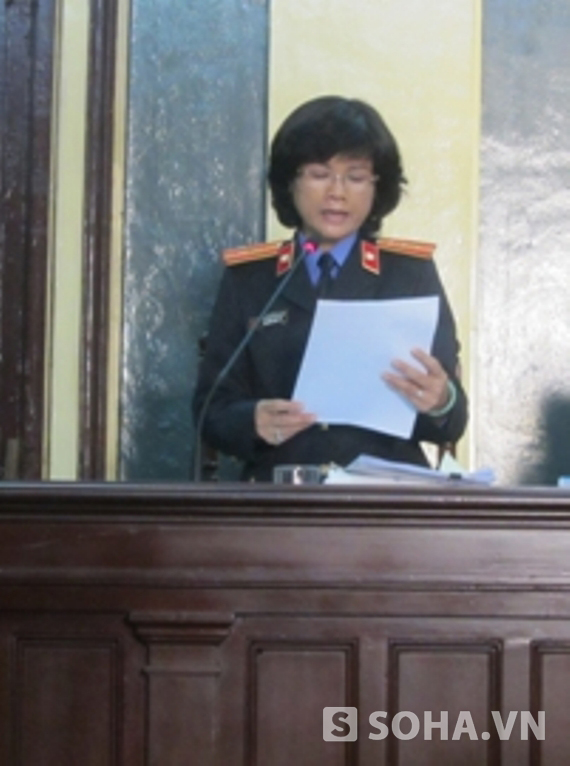 Đại diện VKS đọc bản luận tội cho các bị cáo tại tòa