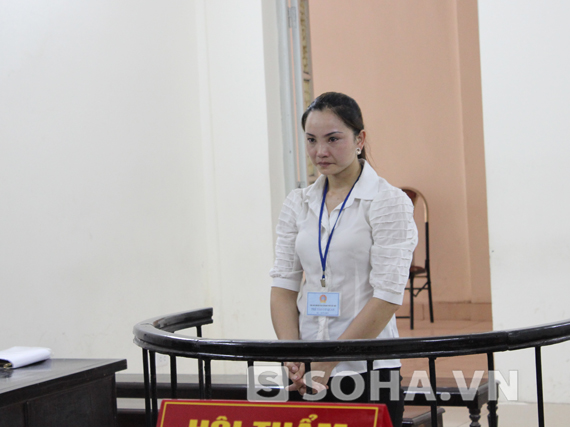 Bị cáo Nguyễn Thị Minh Huyền tại phiên tòa.