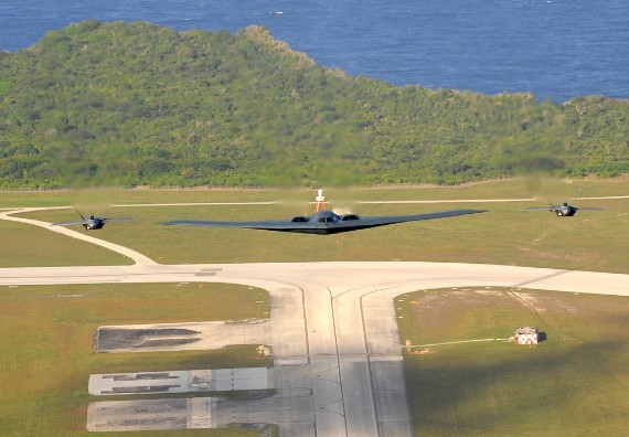 
	Trong khi đó, “Chim ăn thịt” F-22 lại thường được triển khai ở các khu vực Florida, Virginia, Alaska và đảo Hawaii.