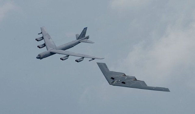  	B-52 và B-2