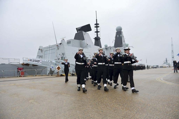 
	Lễ bàn giao khu trục hạm HMS Dềnce