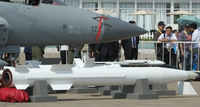  	CM-400AKG  tại triển lãm hàng không Chu Hải.