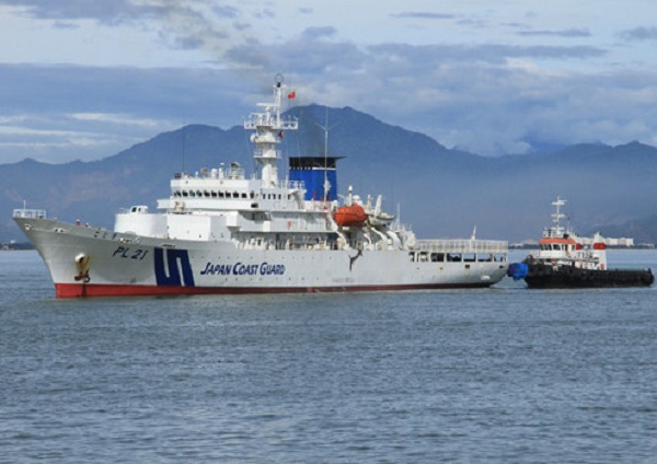 	tàu Kojima Cảnh sát biển Nhật Bản chở theo 82 thủy thủ và thực tập sinh đã cập cảng Tiên Sa (Đà Nẵng)