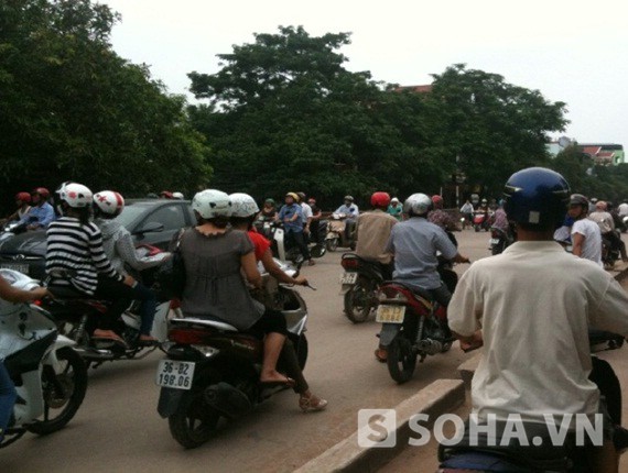 Tuyến đường Quang Trung bị ách tắc kéo dài