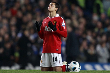 	Chicharito trở thành cầu thủ Mexico đầu tiên thi đấu tại Old Trafford