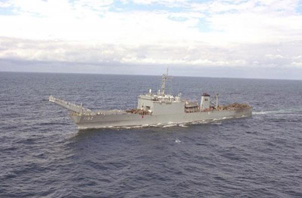 Chiếc tàu đổ bộ duy nhất của Hải quân Malaysia đã bị phá hủy do hỏa hoạn gây nhiều khó khăn cho hoạt động của lực lượng thủy quân lục chiến mới thành lập.