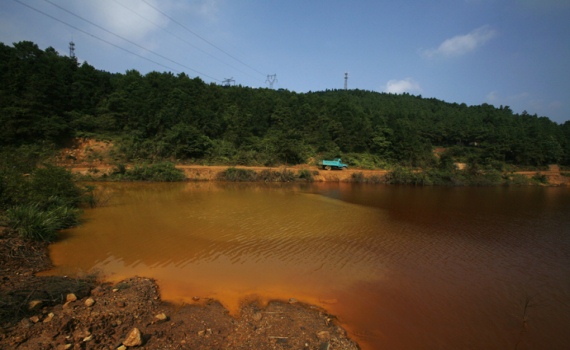Lòng hồ nhiễm độc phía Bắc tỉnh Quảng Đông, Trung Quốc