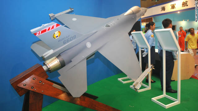  	Một mẫu chiến đấu cơ F-16 của Mỹ trưng bày tạy Trung tâm thượng mại thế giới Đài Bắc nhân dịp khai trương Triển lãm Công nghệ hàng không vũ trụ và phòng vệ tại Đài Loan.
