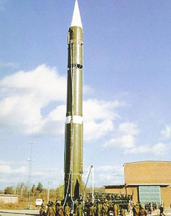 Tên lửa đạn đạo DF-4 được đưa vào biên chế chỉ để làm cảnh cho đến 16 năm sau mới triển khai hoạt động được.