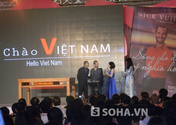Giới trẻ Việt 'mê tít' vì Nick Vujicic không ngừng nói tiếng Việt