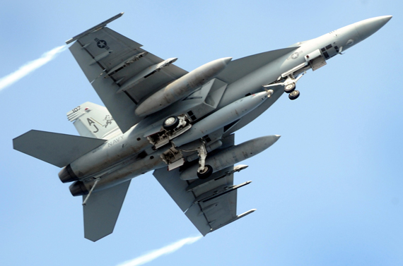 
	“Siêu ong bắp cày” F-18 sẽ thay thế cho “Tia chớp” F-35C?