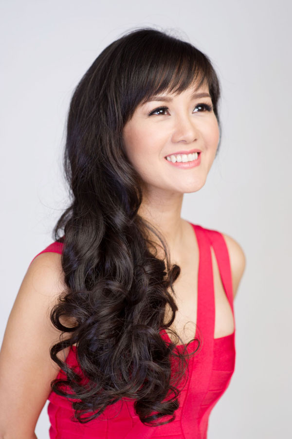 Hồng Nhung gợi cảm trong bộ ảnh dàn huấn luyện viên The Voice 2013