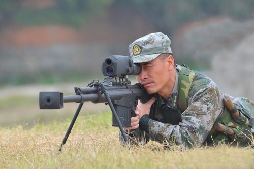 Giống M82, QBU-10 là súng bắn tỉa bán tự động