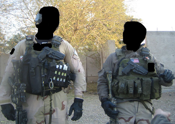 Delta Force (bên phải) và SAS (bên trái) trong một chiến dịch an ninh tại Iraq, 2008