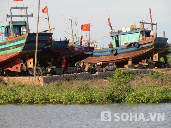 	Những người thợ sửa thuyền chưa hết bàng hoàng trước vụ việc