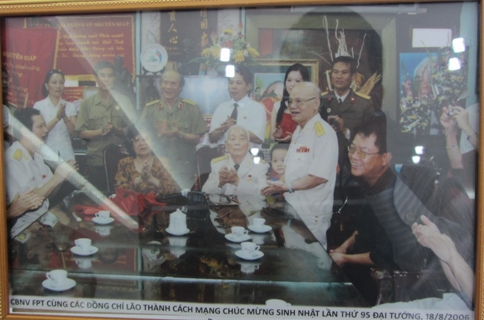 Lãnh đạo FPT chúc mừng sinh nhật lần thứ 95 của Đại tướng Võ Nguyên Giáp.