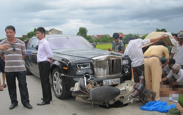 Nghệ An: 2 người tử vong sau khi va chạm với 'siêu xe'