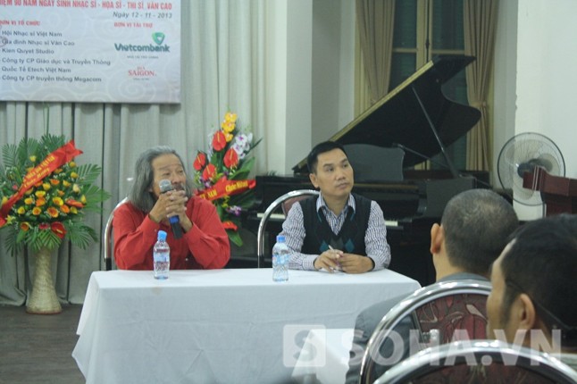  	Ông Văn Thao - con trai cố nhạc sĩ Văn Cao tại buổi họp báo.