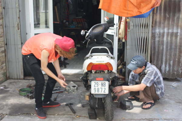Sau scandal, Bùi Anh Tuấn chuyển nghề sửa xe máy?