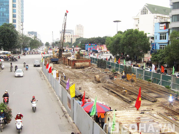 Theo thiết kế, cầu vượt tại nút giao Daewoo sẽ được xây dựng theo hướng đường Nguyễn Chí Thanh - Liễu Giai, dài khoảng 276m, rộng 17m, dành cho 4 làn xe, có dải phân cách ở giữa rộng 1m.