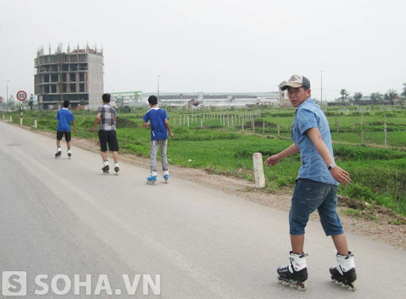 Những thành viên trong đội thường thách đố nhau cùng đua