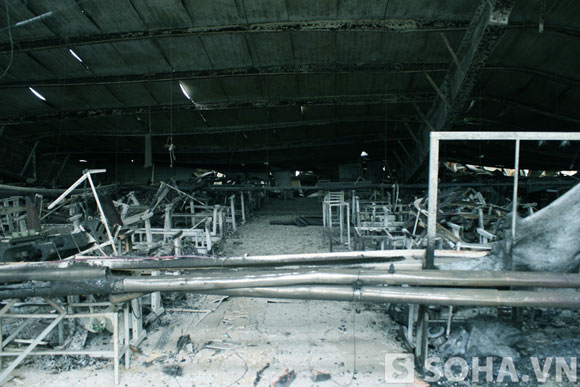 Hàn nghìn mét vuông nhà xưởng cùng hơn 1.000 chiếc xe máy bị hỏa hoạn thiêu rụi.
