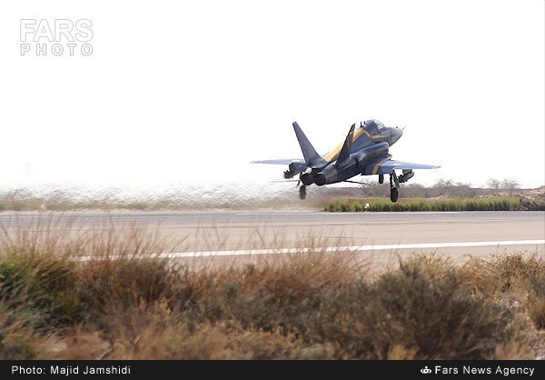  	Máy bay chiến đấu Saeqeh do Iran chế tạo cũng tham gia tập trận