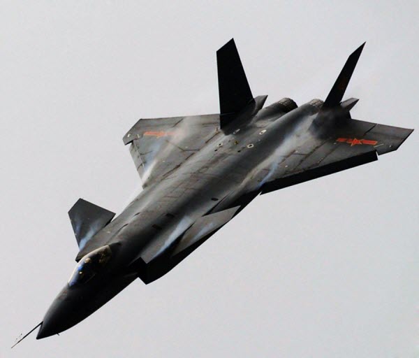 Thành Đô J-20 là máy bay chiến đấu thế hệ thứ 5 của Trung Quốc. Rất ít thông tin về chiến đấu cơ được tiết lộ, ngoài tính năng tàng hình và hình dạng giống máy bay vũ trụ.