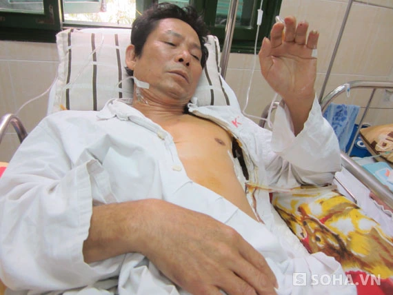 Hiện sức khỏe của anh Khải đang rất yếu và đang được điều trị tại Bệnh viện Việt Đức.