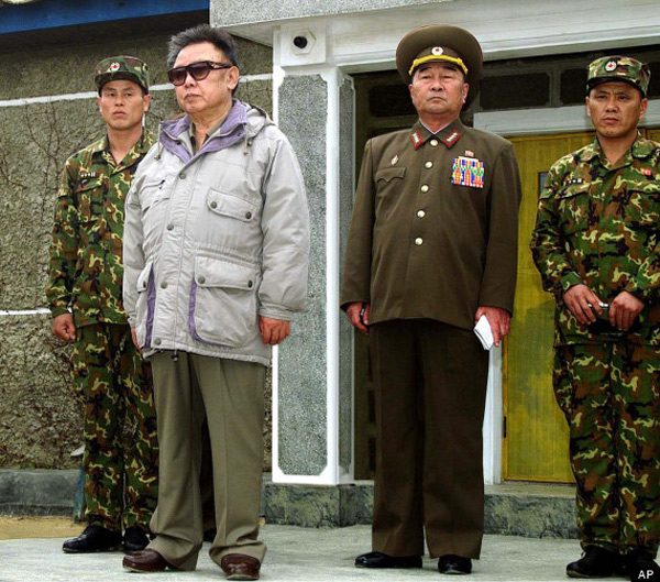 
	Ông Kim Kyok-sik và cố Chủ tịch Triều Tiên Kim Jong-il