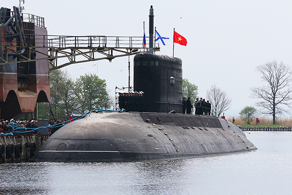  	Ngày 7/11, Việt Nam đã chính thức nhận bàn giao tàu ngầm Kilo Hà Nội