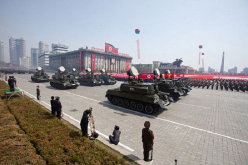 Hệ thống pháo phòng không tự hành M1992 trong lễ duyệt binh tại Bình Nhưỡng năm 2012.