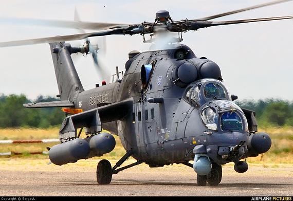 Ít nhất 8 chiếc trực thăng Mi-35 đã được chuyển giao cho Không quân Nga trong năm 2013, trong đó có 2 chiếc được đưa vào trang bị cho quân khu Nam và 2 chiếc cho quân khu Tây.